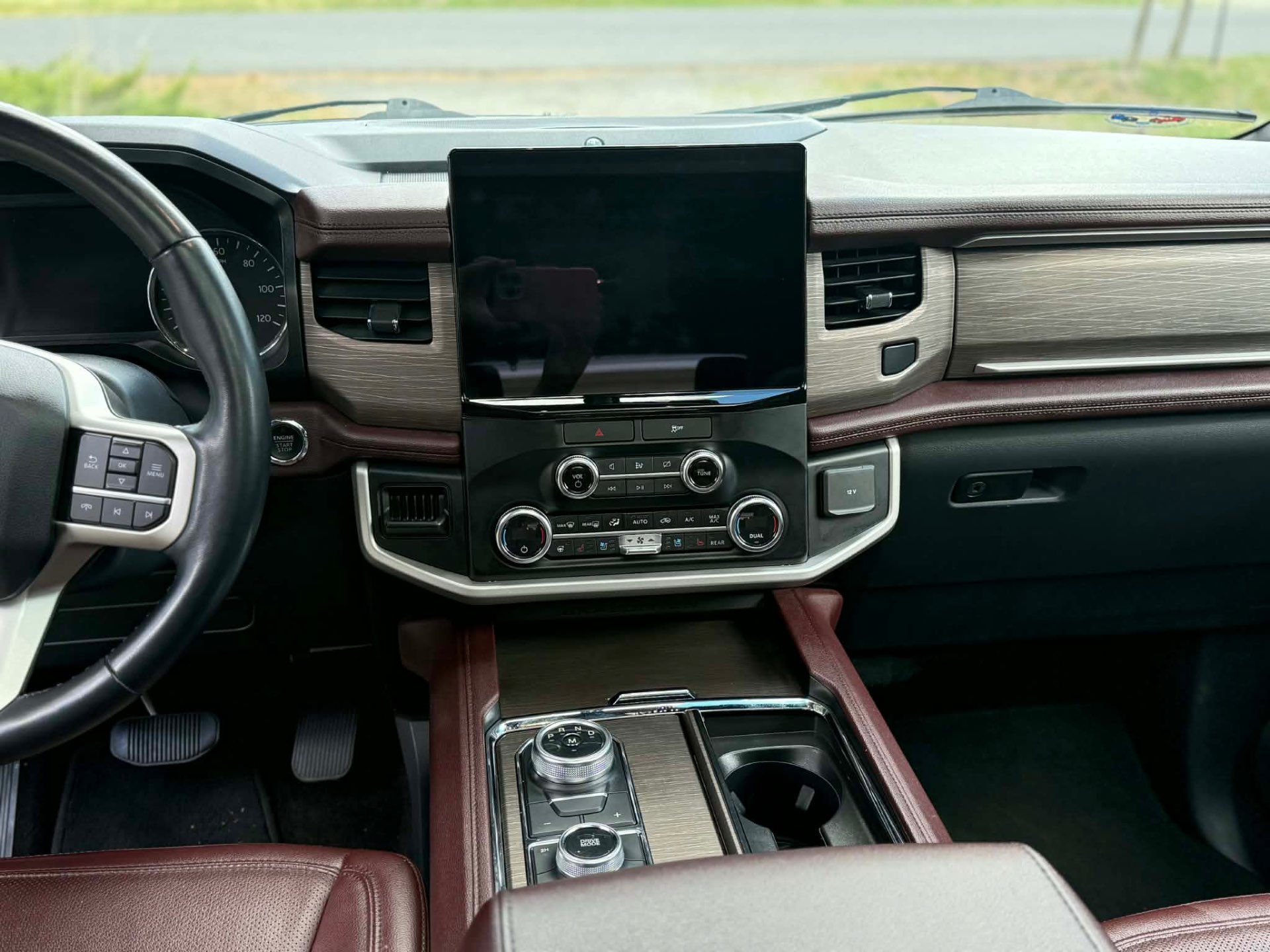 Premium SUV dashboard and infotainment cleaned to perfection